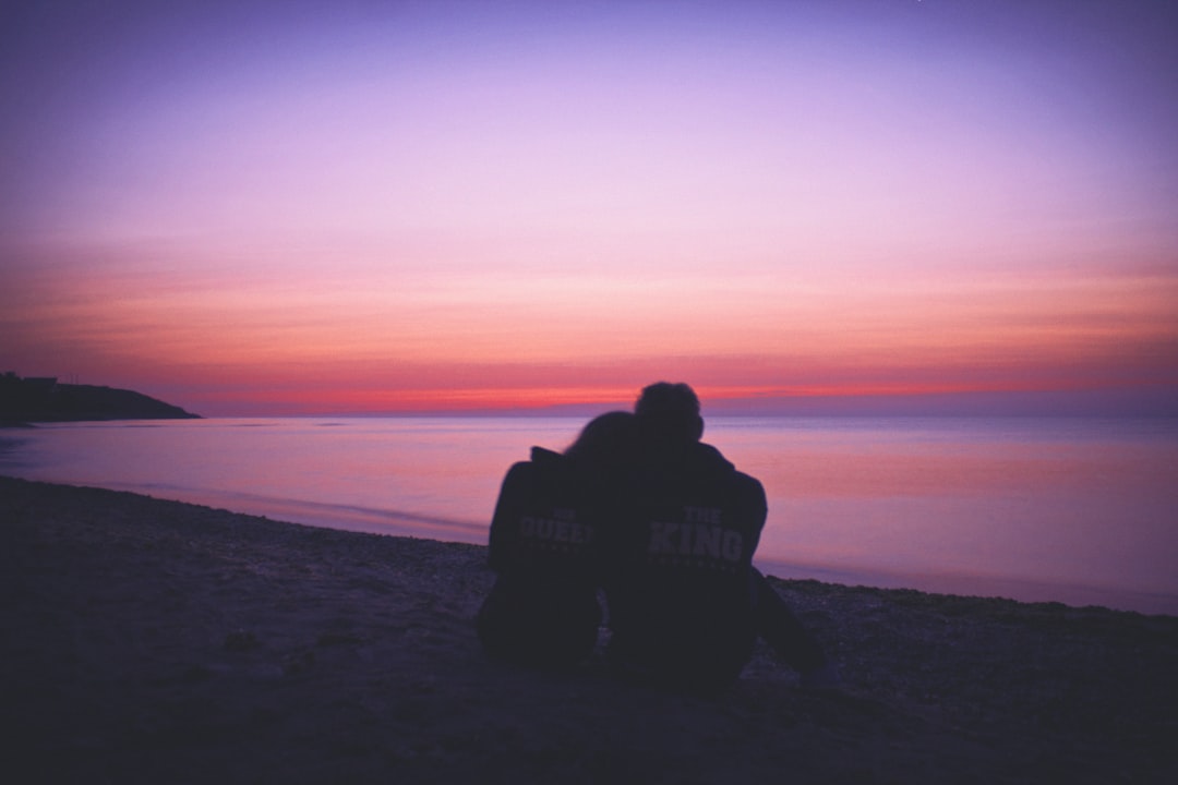 man-and-woman-hugging-each-other-on-seashore-during-sunset-UoqAgTZdF_0