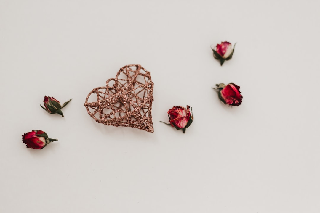 brown-heart-decor-and-five-rose-flowers-HnowbdFRYSE