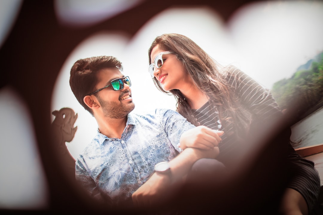 smiling-man-and-woman-sitting-together-SOoIztogRSA