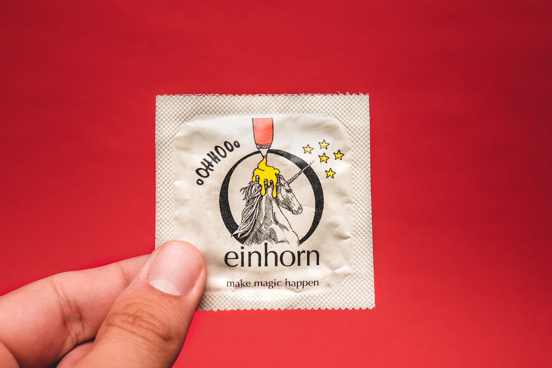 white-and-red-plastic-pack-bSm6sqAo8Nw