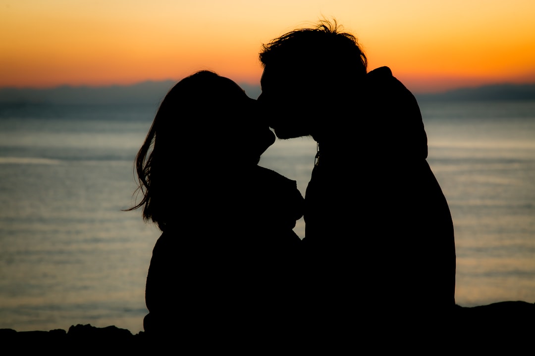 silhouette-of-couple-kissing-during-sunset-GW6z4oN4cqs