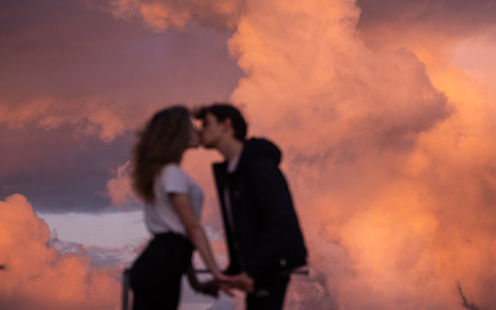 How to Stop Dating Red Flags: The Ultimate Guide to Finding Your Green Flag Match