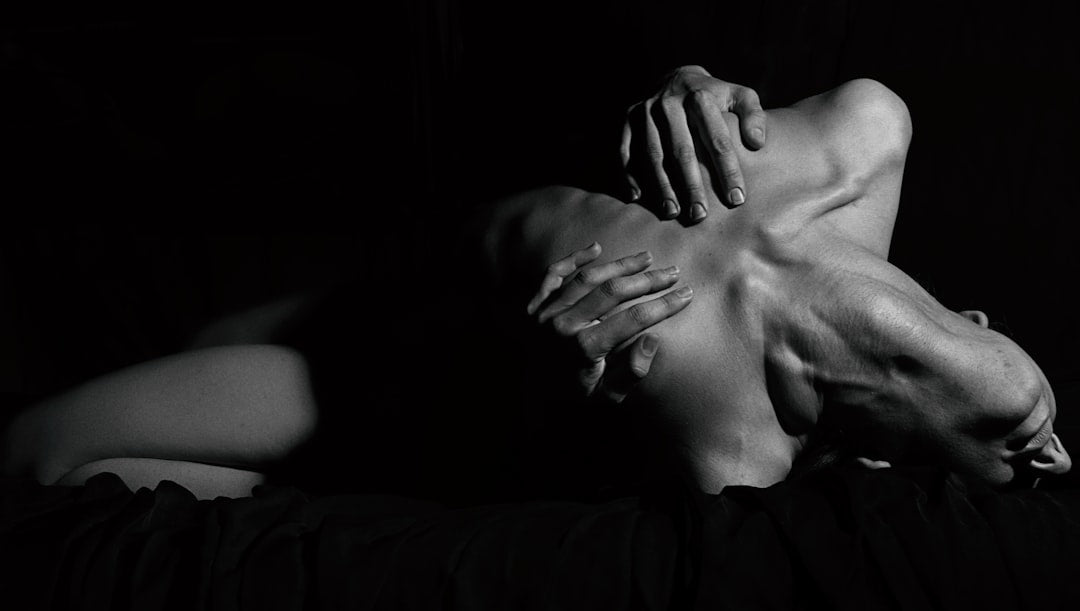 a-naked-woman-laying-on-top-of-a-bed-PChXvDelUwM